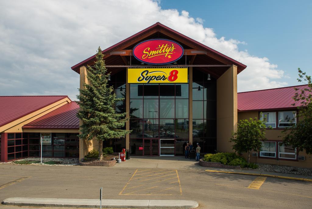 Super 8 By Wyndham Sherwood Park/Edmonton Area Bagian luar foto