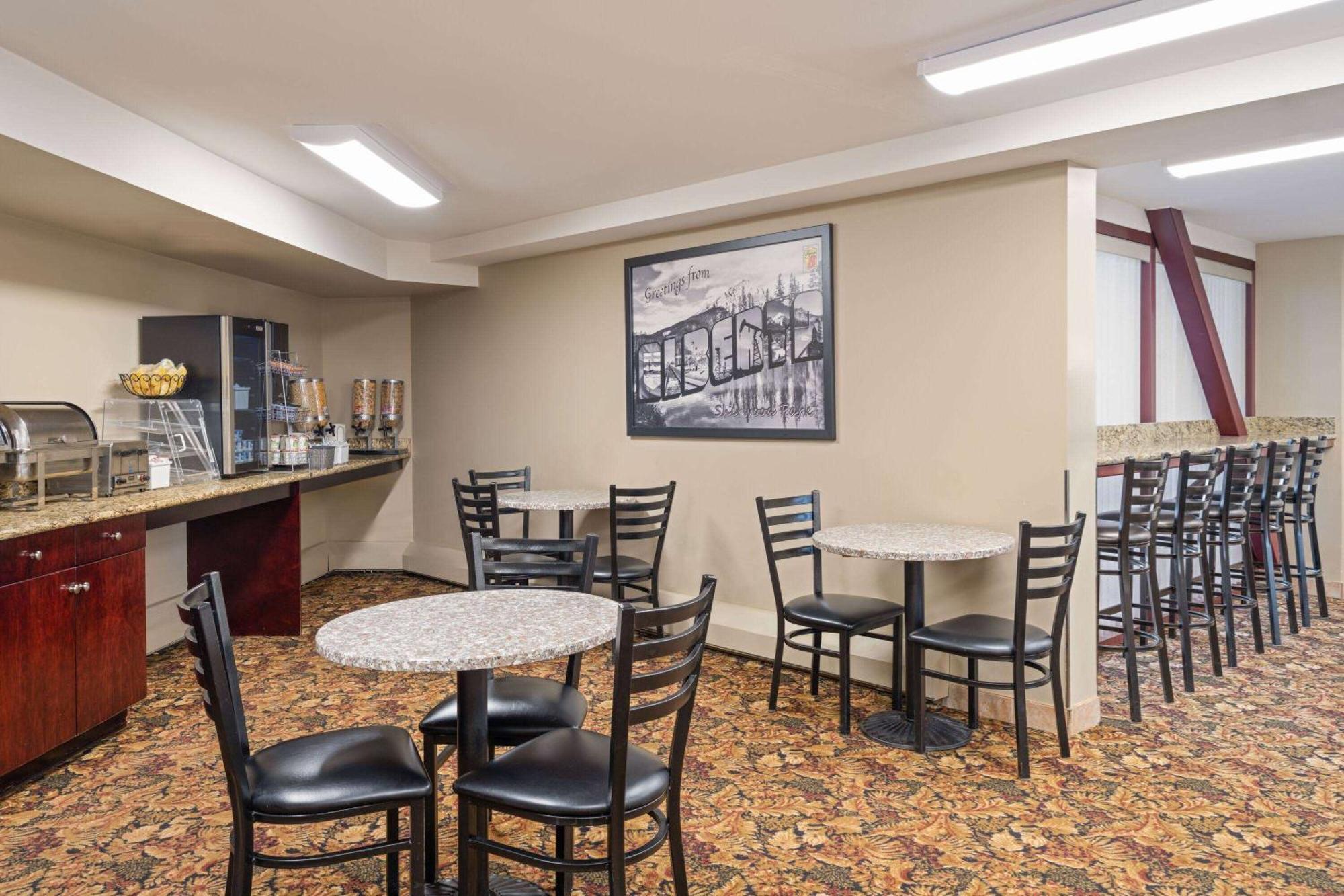 Super 8 By Wyndham Sherwood Park/Edmonton Area Bagian luar foto