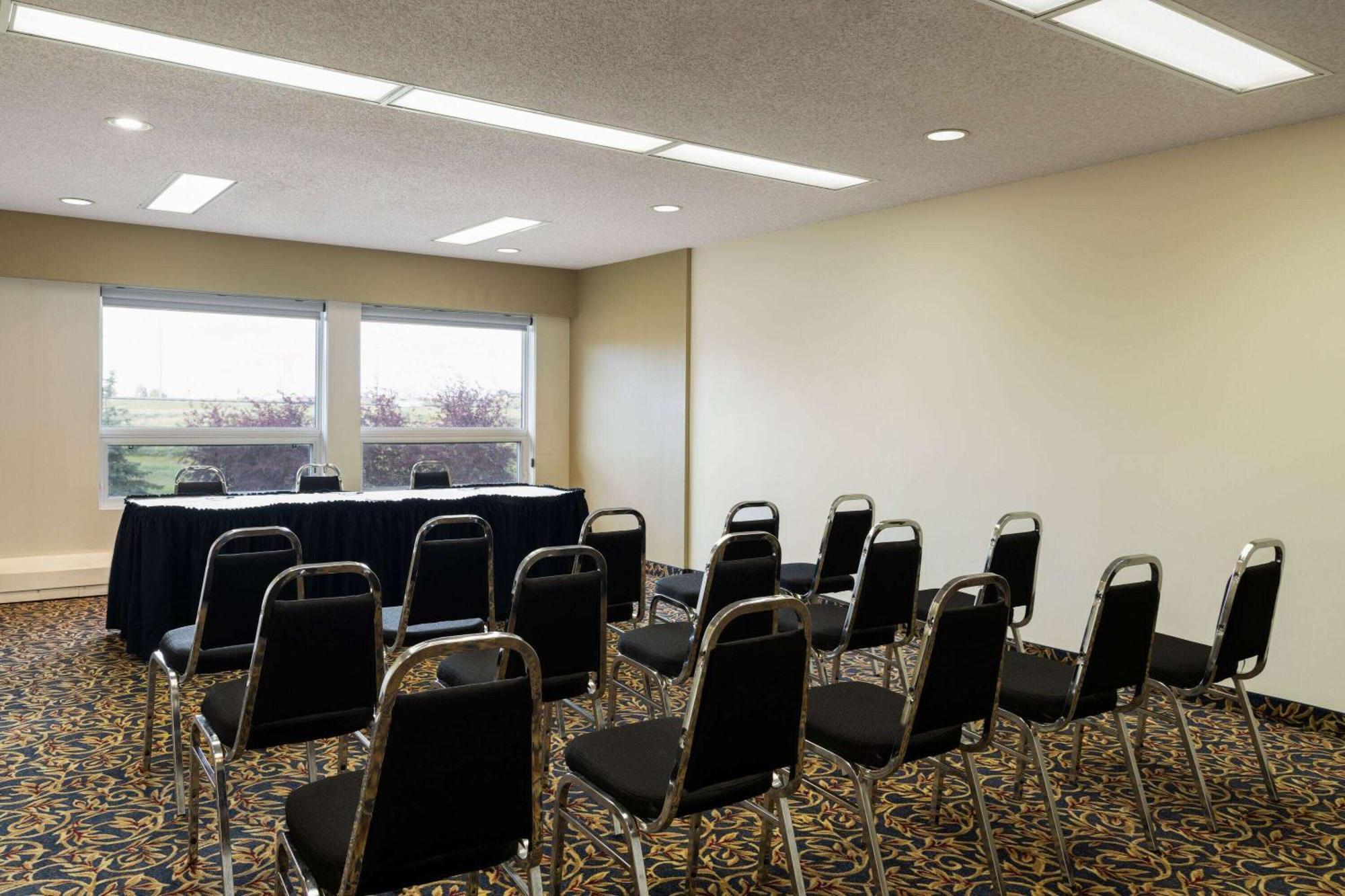Super 8 By Wyndham Sherwood Park/Edmonton Area Bagian luar foto