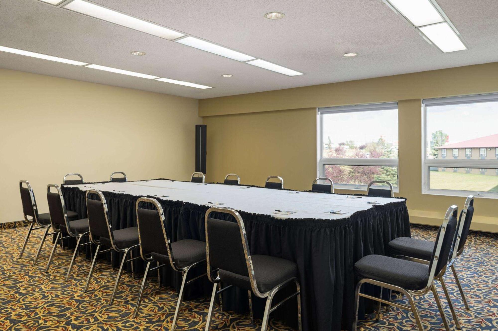 Super 8 By Wyndham Sherwood Park/Edmonton Area Bagian luar foto