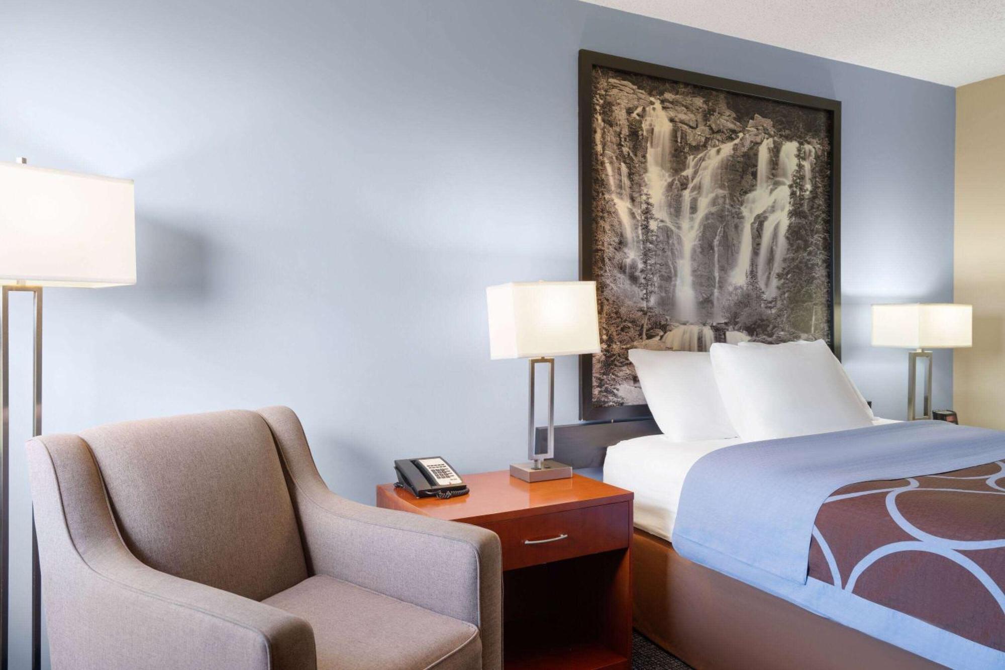Super 8 By Wyndham Sherwood Park/Edmonton Area Bagian luar foto