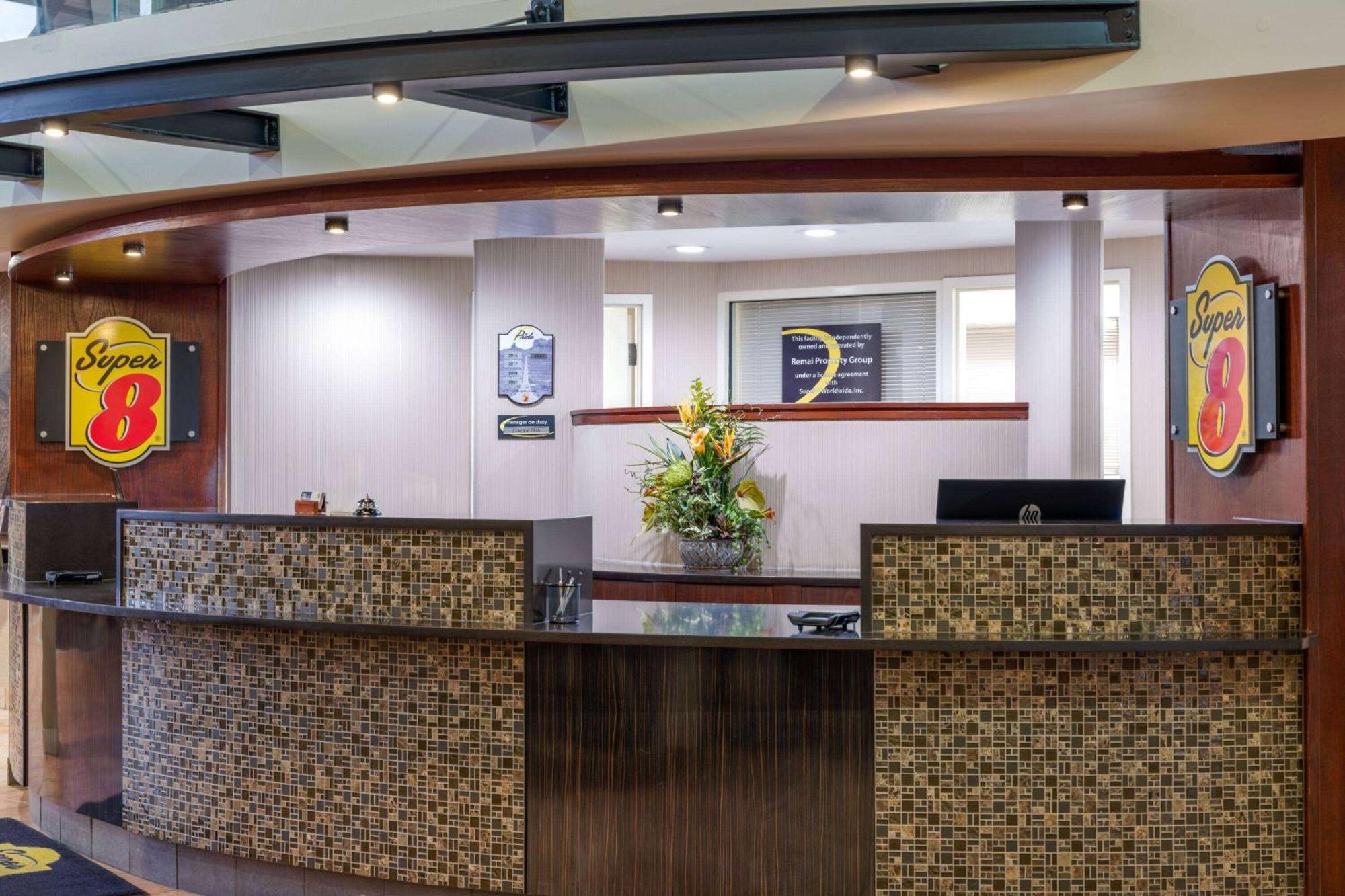 Super 8 By Wyndham Sherwood Park/Edmonton Area Bagian luar foto