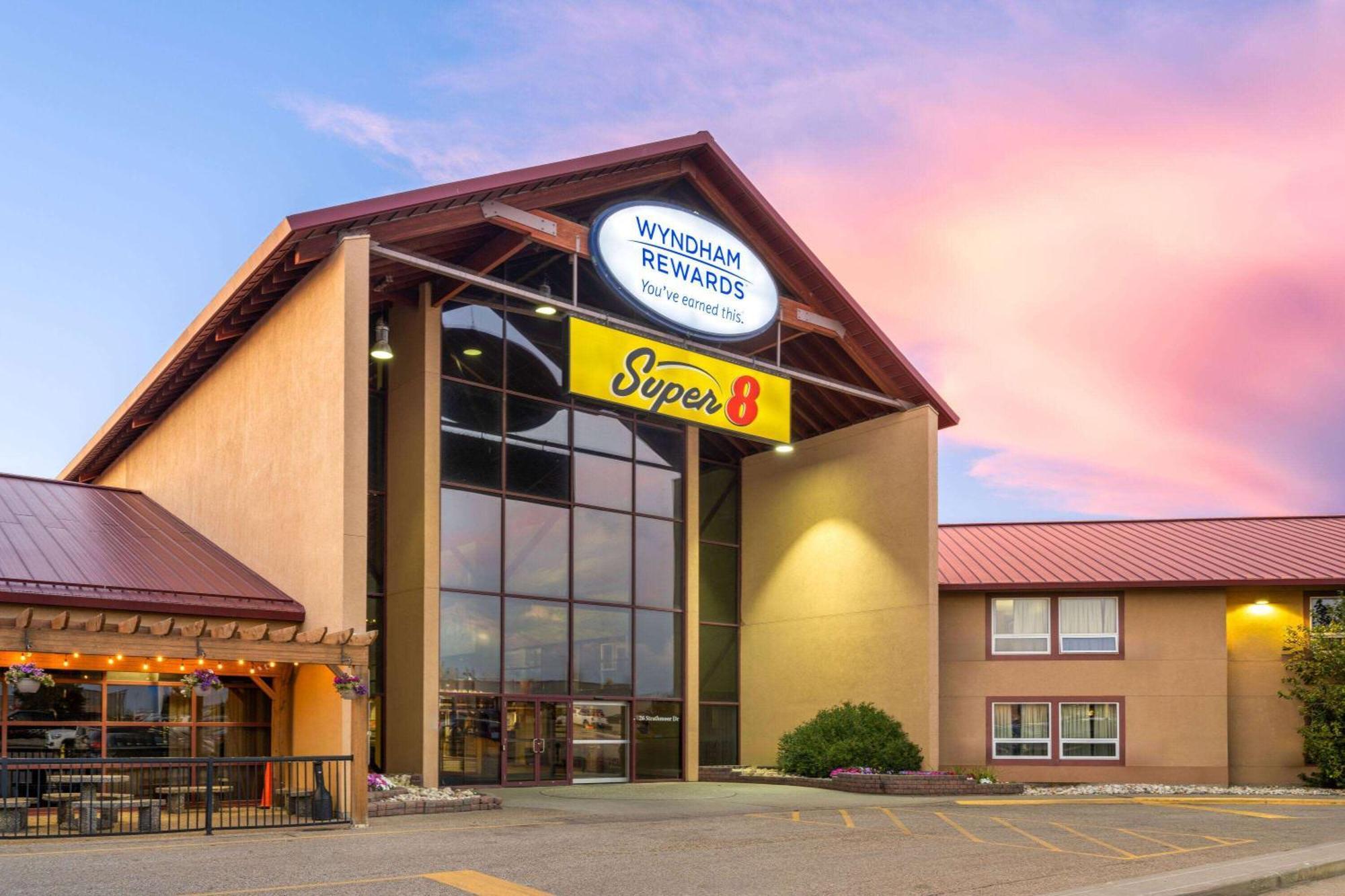 Super 8 By Wyndham Sherwood Park/Edmonton Area Bagian luar foto