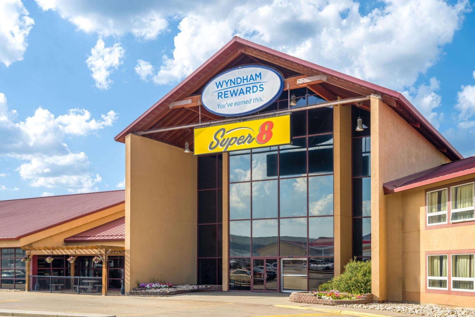 Super 8 By Wyndham Sherwood Park/Edmonton Area Bagian luar foto