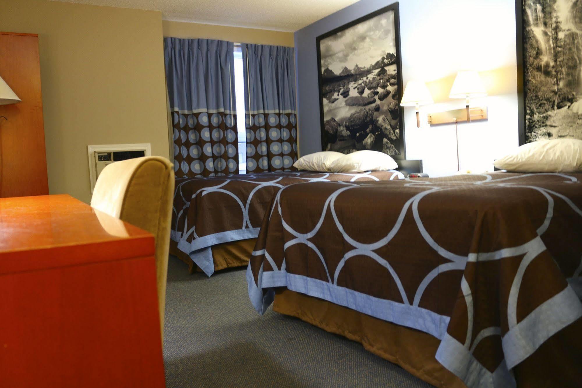 Super 8 By Wyndham Sherwood Park/Edmonton Area Bagian luar foto